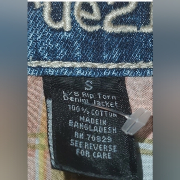 RUE21 jacket womens size small demin ripped torn destroyed holes shop jacket - Picture 9 of 10